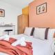 Sienna Studio 1E Near Alton Towers with Free Wi-Fi and Netflix Access Stoke on Trent - Photo 8