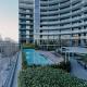Central Located 2-Bed with Pool, Gym & Parking Canberra - Foto 1