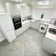 Central Location Liverpool, Modern Home, 4 BR, Sleeps 9, Free Parking, Liverpool (foto 8)