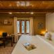 StayVista at Rooh - 2BR Sunset View Villa in Palampur, ビーア - 写真 8