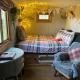 Oakley View Shepherds Hut with hot tub Whitby - Photo 2