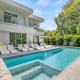 Tamiami Vice - Luxury Siesta Key Home with Heated Pool & Prime Location – Book Your Escape Today!, Sarasota