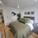 Snuggle Inn - Riverside Apartments - Views Over looking London River Thames, Close to O2 Arena, London Excel, London City Airport, Thames Clipper- River Boat Service, Woolwich Ferry, Onsite parking, TWIN ROOM OPTION available, Londýn - Fotografie 4