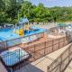 Branson Condo at Stonebridge Golf Resort with Pool and Wi-Fi close to Silver Dollar City and 76 Reeds Spring - Zdjęcie 1
