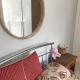 Cozy double bedroom in stunning Bungalow on River Thames - near Thorpe Park/Royal Holloway University/20mins from Heathrow, Staines upon Thames (zdjęcie 6)