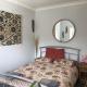 Cozy double bedroom in stunning Bungalow on River Thames - near Thorpe Park/Royal Holloway University/20mins from Heathrow, Staines upon Thames (zdjęcie 7)