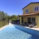 Ferienhaus mit Privatpool für 8 Personen ca 120 qm in Mugeba, Istrien Istrische Riviera