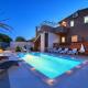 Ferienhaus mit Privatpool für 12 Personen ca 300 qm in Šišan, Istrien Südküste von Istrien, Šišan