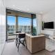 Sleek Modern Studio with Balcony by Zodiak Stays, Auckland - Fotografie 7