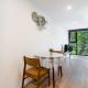Sunny 1BR Retreat in Heart of CBD by Zodiak Stays, Окленд - Фото 8