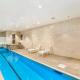 Sleek central stay with balcony by Zodiak Stays, Окленд - Фото 3