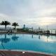 Stylish Palm Jumeirah Stay Sea, Burj Views, Gym & Pool, Dubaï - Photo 1