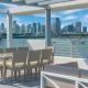 Indulge in Waterfront Elegance Your Ultra Luxury Miami Beach Estate Beckons! - Zdjęcie 9