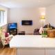 The Retreat, own hot tub, romantic escape, near Lyme Regis, Lyme Regis (foto 7)