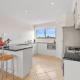 Absolute Beachfront Retreat on The Esplanade, Torquay (foto 8)