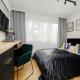 Modern Black & Wooden Apartment Warsaw Near The Airport by Noclegi Renters, Варшава - Фото 9