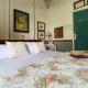 Ruma Kaca Simanindo Bed&Breakfast, Ambarita