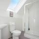 Wavendon Retreat - Sleeps 6 - Driveway Parking, Self-Check-In, Fast Wifi and Smart TV by YOKO PROPERTY, Milton Keynes (foto 5)