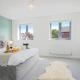 Wavendon Retreat - Sleeps 6 - Driveway Parking, Self-Check-In, Fast Wifi and Smart TV by YOKO PROPERTY, Milton Keynes (foto 7)