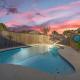 5BD-3BA Bright & Cheerful Backyard Pool Retreat Richardson - Zdjęcie 1