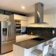 Luxury apt! Guest friendly! Great location! Jacuzzi, Gym, Security!, Medellín (foto 3)