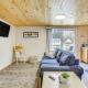 Cozy Wellston Cabin - Walk to Crystal Lake!, Irons (fotografie 4)