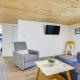 Cozy Wellston Cabin - Walk to Crystal Lake!, Irons (fotografie 8)