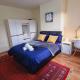 Bright sunny, double bed with garden, TV and Wi-Fi