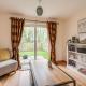 Stylish & spacious 3 bedroom entire house in Lisburn with parking - Foto 1