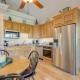 Lake-View Condo with Covered Deck in Hiawassee!, Хайавасси (фото 10)