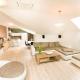 Glamorous Jacuzzi Loft Apartment with Roof Terrace, Koszyce (zdjęcie 3)