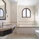 Beachfront Dubai Villa for 10 Guests with Full Kitchen & View, Dubaï - Photo 7