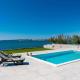 Luxurious beachfront Villa with sea view - by TA Leut Agency Привлака - Фото 5
