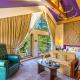 StayVista at Swiss Chalet - Tangmarg with Gazebo & Lawn, Tangmarg - 写真 8