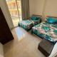 Sunny 3-Bedroom Apartment - Families Only, ハルガダ - 写真 9