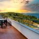 Central Gem: Sea-View + Parking