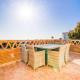 108-Villa, 2 Minutes Walk to the beach, Heated pool, Малага - Фото 6