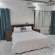 Queen B Palace, Tema (photo 3)