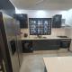 Queen B Palace, Tema (photo 10)