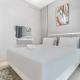 STAY BY LATINEM Luxury 1BR Holiday Home CVR A2003 near Burj Khalifa, Dubai - Foto 10