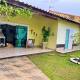P004 - Casa com 3 dormitórios, churrasqueira e apenas 150m da praia, Taniguá (foto 2)
