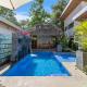 Modern Home with Chic Bohemian Style and Zen Outdoor Oasis with Swimming Pool and Tiki Style Dining Space, Potrero (fotografie 4)