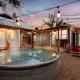 Gorgeous Home with Heated Pool In Downtown!, San Antonio