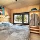 A tiny house with a garden and a hot tube Pringi - Foto 10