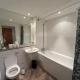 Stylish City Centre Apartment with Large Balcony, Manchester - Photo 10
