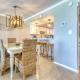 Beach House Condominiums C302 - Beachfront with Pool, WiFi, & Beach Service, Destin - Fotografie 9