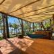 Beachfront tiny Bungalow, Arío (Foto 3)