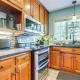 Menasha Home with Patio - Walking Distance to Lake!, Menasha (foto 7)