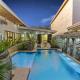 Modern Home with Chic Bohemian Style and Zen Outdoor Oasis with Swimming Pool and Tiki Style Dining Space, Potrero (fotografie 5)