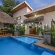 Modern Home with Chic Bohemian Style and Zen Outdoor Oasis with Swimming Pool and Tiki Style Dining Space, Potrero (fotografie 2)